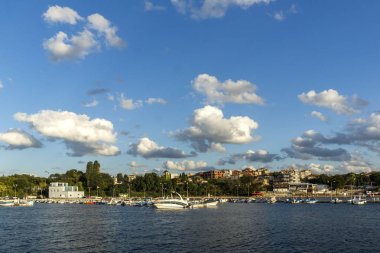 Chernomorets, Bulgaristan-11 Ağustos 2018: Chernomorets Limanı muhteşem günbatımı deniz manzarası, Burgaz Bölgesi, Bulgaristan
