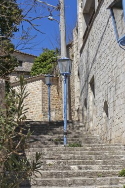 Afytos, Kassandra, Yunanistan-31 Mart, 2019: Afytos, Kassandra, Chalkidiki, Orta Makedonya, Yunanistan tarihi kasabasında Eski Ortodoks Kilisesi