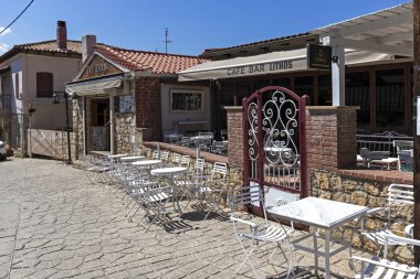 AFYTOS, KASSANDRA, GREECE - 31 Mart 2019: Tarihi Afytos, Kassandra, Chalkidiki, Orta Makedonya, Yunanistan 'daki Eski Evler