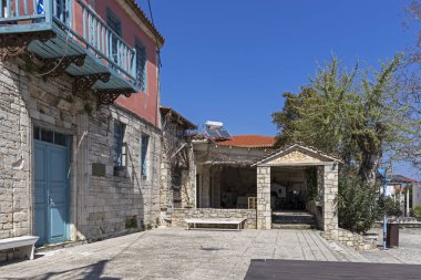 AFYTOS, KASSANDRA, GREECE - 31 Mart 2019: Tarihi Afytos, Kassandra, Chalkidiki, Orta Makedonya, Yunanistan 'daki Eski Evler