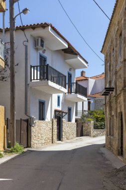 AFYTOS, KASSANDRA, GREECE - 31 Mart 2019: Tarihi Afytos, Kassandra, Chalkidiki, Orta Makedonya, Yunanistan 'daki Eski Evler