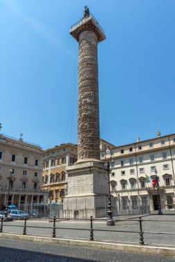 Rome, İtalya - 23 Haziran 2017: Roma, İtalya Palazzo Chigi önünde Marcus Aurelius sütunun görünümü şaşırtıcı