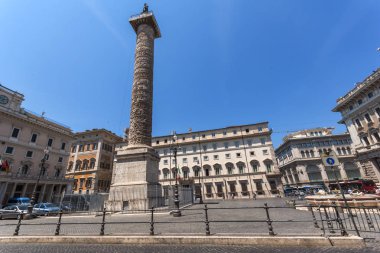Rome, İtalya - 23 Haziran 2017: Roma, İtalya Palazzo Chigi önünde Marcus Aurelius sütunun görünümü şaşırtıcı