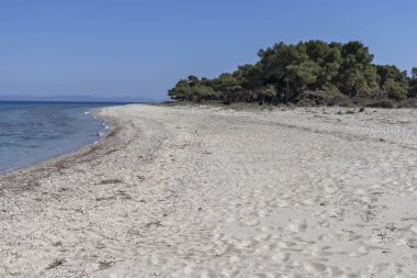 Kassandra Yarımadası, Chalkidiki, Orta Makedonya, Yunanistan 'da Lagoon Beach 'in muhteşem manzarası