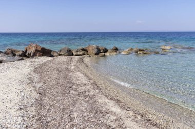 Kassandra Yarımadası, Chalkidiki, Orta Makedonya, Yunanistan 'da Lagoon Beach 'in muhteşem manzarası
