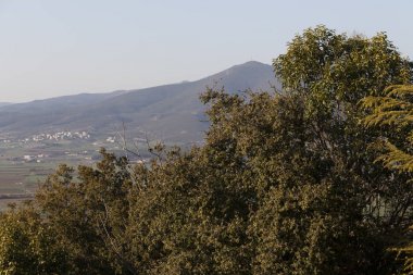 Selanik şehri yakınındaki Chalkidiki Dağı Chortiatis ve kırsal arazi Sunset Landscape, Orta Makedonya, Yunanistan
