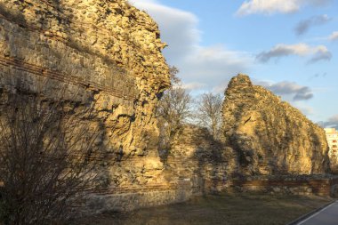 Antik Roma şehri Diocletianopolis, Hisarya kasaba, Plovdiv Bölge, Bulgaristan surlarının kalıntıları gün batımı görünümü