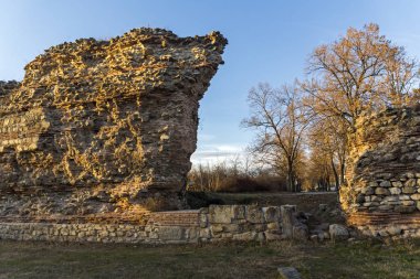 Antik Roma şehri Diocletianopolis, Hisarya kasaba, Plovdiv Bölge, Bulgaristan surlarının kalıntıları gün batımı görünümü