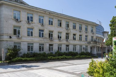 Silistre, Bulgaristan - 1 Mayıs 2008: Silistre şehir merkezinde bina ve sokak, Bulgaristan