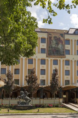 Silistre, Bulgaristan - 1 Mayıs 2008: Silistre şehir merkezinde bina ve sokak, Bulgaristan