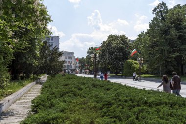 Silistre, Bulgaristan - 1 Mayıs 2008: Silistre şehir merkezinde bina ve sokak, Bulgaristan