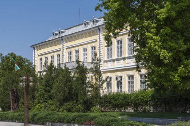 Silistre, Bulgaristan - 1 Mayıs 2008: Silistre şehir merkezinde bina ve sokak, Bulgaristan