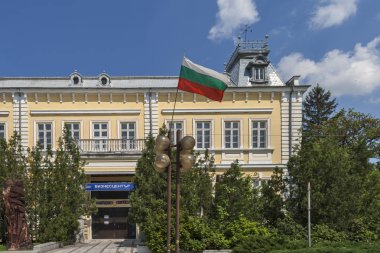 Silistre, Bulgaristan - 1 Mayıs 2008: Silistre şehir merkezinde bina ve sokak, Bulgaristan