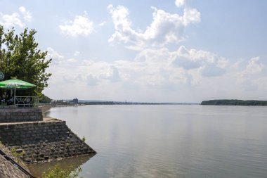 Silistre, Bulgaristan - 1 Mayıs 2008: Tuna Nehri, Silistre kasabasından geçerken, Bulgaristan