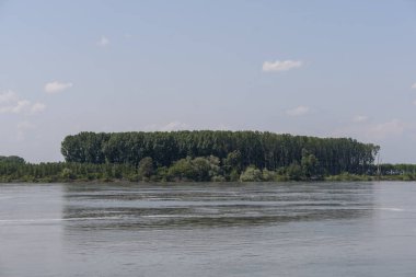 Silistre, Bulgaristan - 1 Mayıs 2008: Tuna Nehri, Silistre kasabasından geçerken, Bulgaristan