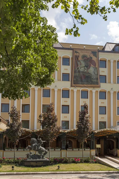 Silistre, Bulgaristan - 1 Mayıs 2008: Silistre şehir merkezinde bina ve sokak, Bulgaristan