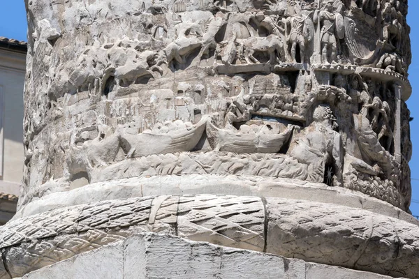 Архитектурные Детали Древней Колонны Марка Аврелия Перед Дворцом Киджи Городе — стоковое фото
