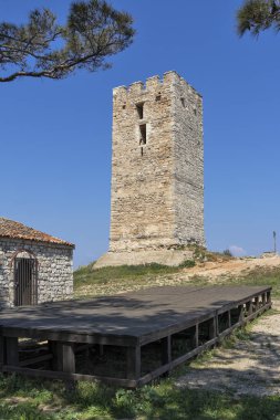 Nea Fokea kasabasındaki Antik Bizans Kulesi, Kassandra, Chalkidiki, Orta Makedonya, Yunanistan