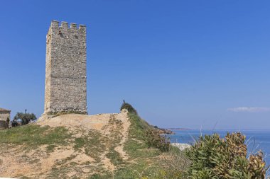 Nea Fokea kasabasındaki Antik Bizans Kulesi, Kassandra, Chalkidiki, Orta Makedonya, Yunanistan