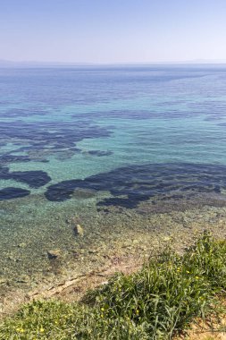 Nea Fokea kasabasının kıyı şeridi, Kassandra, Halkidiki, Orta Makedonya, Yunanistan 'ın muhteşem deniz manzarası