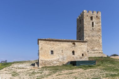 Nea Fokea kasabasındaki Antik Bizans Kulesi, Kassandra, Chalkidiki, Orta Makedonya, Yunanistan