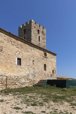 Nea Fokea kasabasındaki Antik Bizans Kulesi, Kassandra, Chalkidiki, Orta Makedonya, Yunanistan