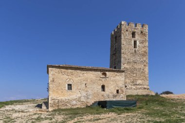 Nea Fokea kasabasındaki Antik Bizans Kulesi, Kassandra, Chalkidiki, Orta Makedonya, Yunanistan