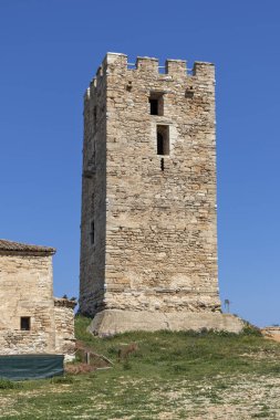 Nea Fokea kasabasındaki Antik Bizans Kulesi, Kassandra, Chalkidiki, Orta Makedonya, Yunanistan