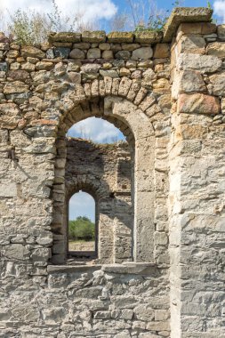 Zhrebchevo Rezervuarı'nın dibindeki Rila'lı Aziz John Antik Ortaçağ Doğu Ortodoks kilisesi, Sliven Bölgesi, Bulgaristan