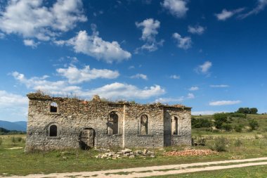 Zhrebchevo Rezervuarı'nın dibindeki Rila'lı Aziz John Antik Ortaçağ Doğu Ortodoks kilisesi, Sliven Bölgesi, Bulgaristan