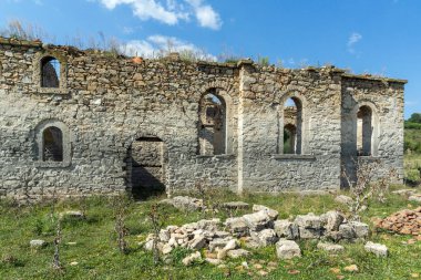 Zhrebchevo Rezervuarı'nın dibindeki Rila'lı Aziz John Antik Ortaçağ Doğu Ortodoks kilisesi, Sliven Bölgesi, Bulgaristan