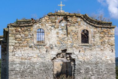 Zhrebchevo Rezervuarı'nın dibindeki Rila'lı Aziz John Antik Ortaçağ Doğu Ortodoks kilisesi, Sliven Bölgesi, Bulgaristan