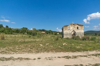 Zhrebchevo Rezervuarı'nın dibindeki Rila'lı Aziz John Antik Ortaçağ Doğu Ortodoks kilisesi, Sliven Bölgesi, Bulgaristan