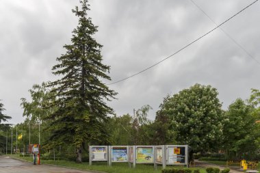 Yambol, Bulgaristan - 3 Mayıs 2008: Bulgaristan 'ın Yambol kentinde inşa ve sokak