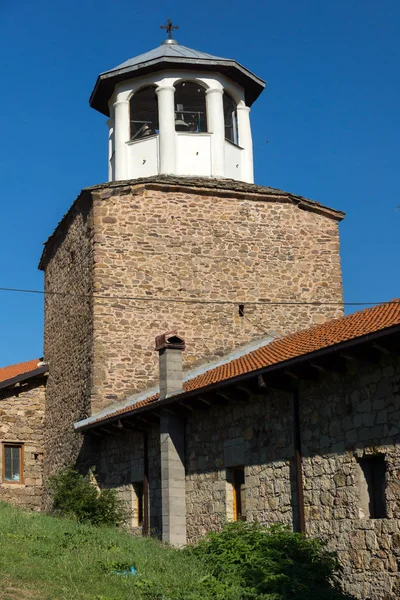 Lesnovo Manastırı, Kuzey Makedonya - 21 Temmuz 2018: Kuzey Makedonya Cumhuriyeti,Lesnovo'lu Aziz Başmelek Michael ve Aziz Hermit Gabriel'in Lesnovo Manastırı'nın gün batımı manzarası