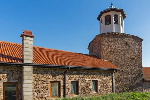 Lesnovo Manastırı, Kuzey Makedonya - 21 Temmuz 2018: Kuzey Makedonya Cumhuriyeti,Lesnovo'lu Aziz Başmelek Michael ve Aziz Hermit Gabriel'in Lesnovo Manastırı'nın gün batımı manzarası