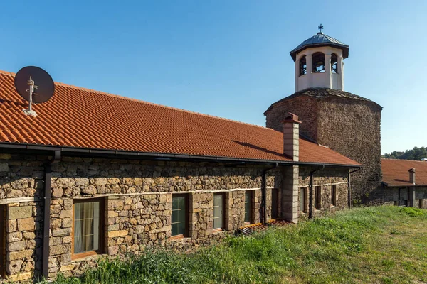 Lesnovo Manastırı, Kuzey Makedonya - 21 Temmuz 2018: Kuzey Makedonya Cumhuriyeti,Lesnovo'lu Aziz Başmelek Michael ve Aziz Hermit Gabriel'in Lesnovo Manastırı'nın gün batımı manzarası