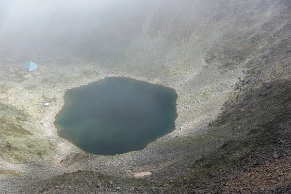 Increíble Vista Panorámica Las Colinas Cubiertas Niebla Desde Pico Musala — Foto de Stock