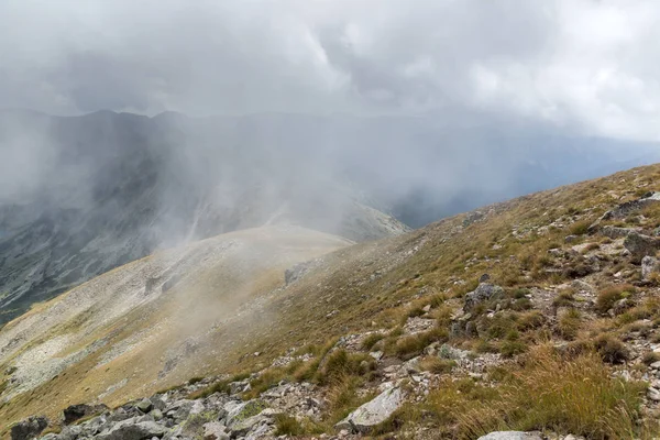 Incredibile Vista Panoramica Delle Colline Coperte Nebbia Dalla Cima Musala — Foto Stock