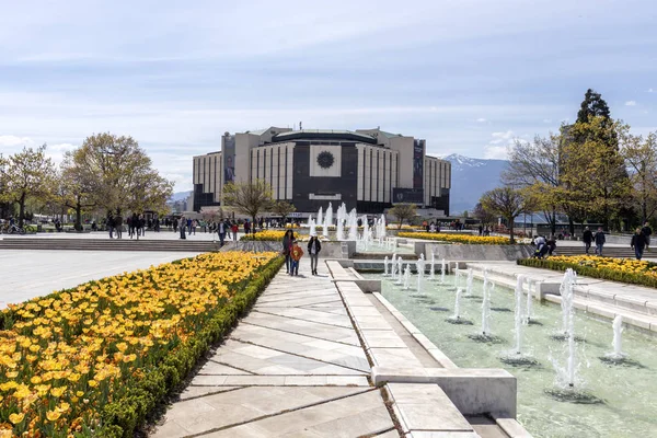 Sofia Bulgarien April 2019 Vår Syn Blomsterträdgård Framför National Palace — Stockfoto