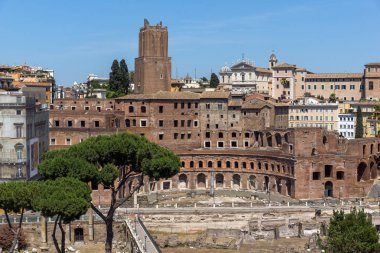 Rome, İtalya - 23 Haziran 2017: Panoramik Roma çatıdan sunak vatanın, İtalya
