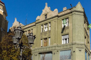 Novi Sad, Vojvodina, Sırbistan-11 Kasım 2018: Novi Sad şehir merkezinde tipik binalar, Vojvodina, Sırbistan