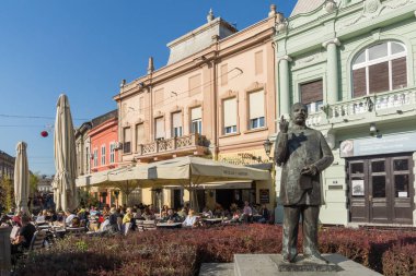 Novi Sad, Vojvodina, Sırbistan-11 Kasım 2018: Novi Sad şehir merkezinde tipik binalar, Vojvodina, Sırbistan