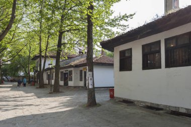 Silistre, Bulgaristan - 1 Mayıs 2008: Bulgaristan'ın Dobrich şehrinin merkezinde ki Old Town'da on dokuzuncu yüzyılın evleri