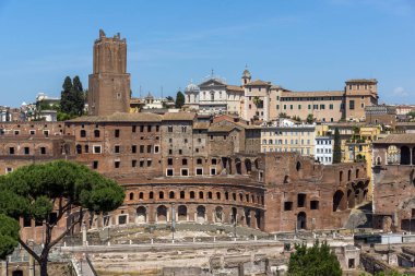 Roma, İtalya - 23 Haziran 2017: Anavatan Sunağı'nın çatısından Roma Şehrinin muhteşem panoraması, İtalya