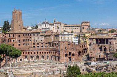 Roma, İtalya - 23 Haziran 2017: Anavatan Sunağı'nın çatısından Roma Şehrinin muhteşem panoraması, İtalya