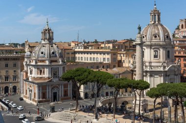 Roma, İtalya - 23 Haziran 2017: Anavatan Sunağı'nın çatısından Roma Şehrinin muhteşem panoraması, İtalya