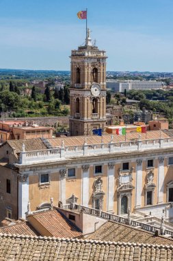 Roma, İtalya - 23 Haziran 2017: Anavatan Sunağı'nın çatısından Roma Şehrinin muhteşem panoraması, İtalya