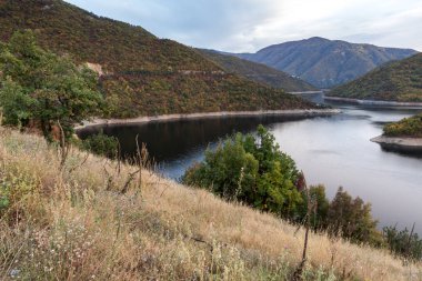 Vacha (Antonivanovtsi) Rezervuar, Rodop Dağları, Filibe Bölgesi, Bulgaristan gün batımı ladscape