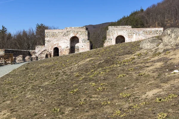 Zbytky Starobylé Římské Pevnosti Trajianova Brána Oblast Sofie Bulharsko — Stock fotografie